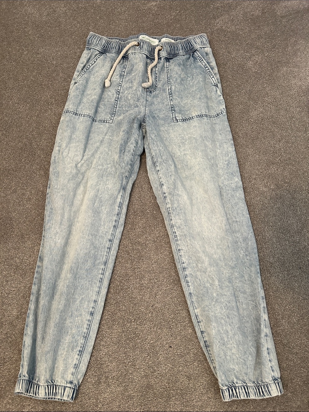 Women’s Light Wash Drawstring Jogger Jeans